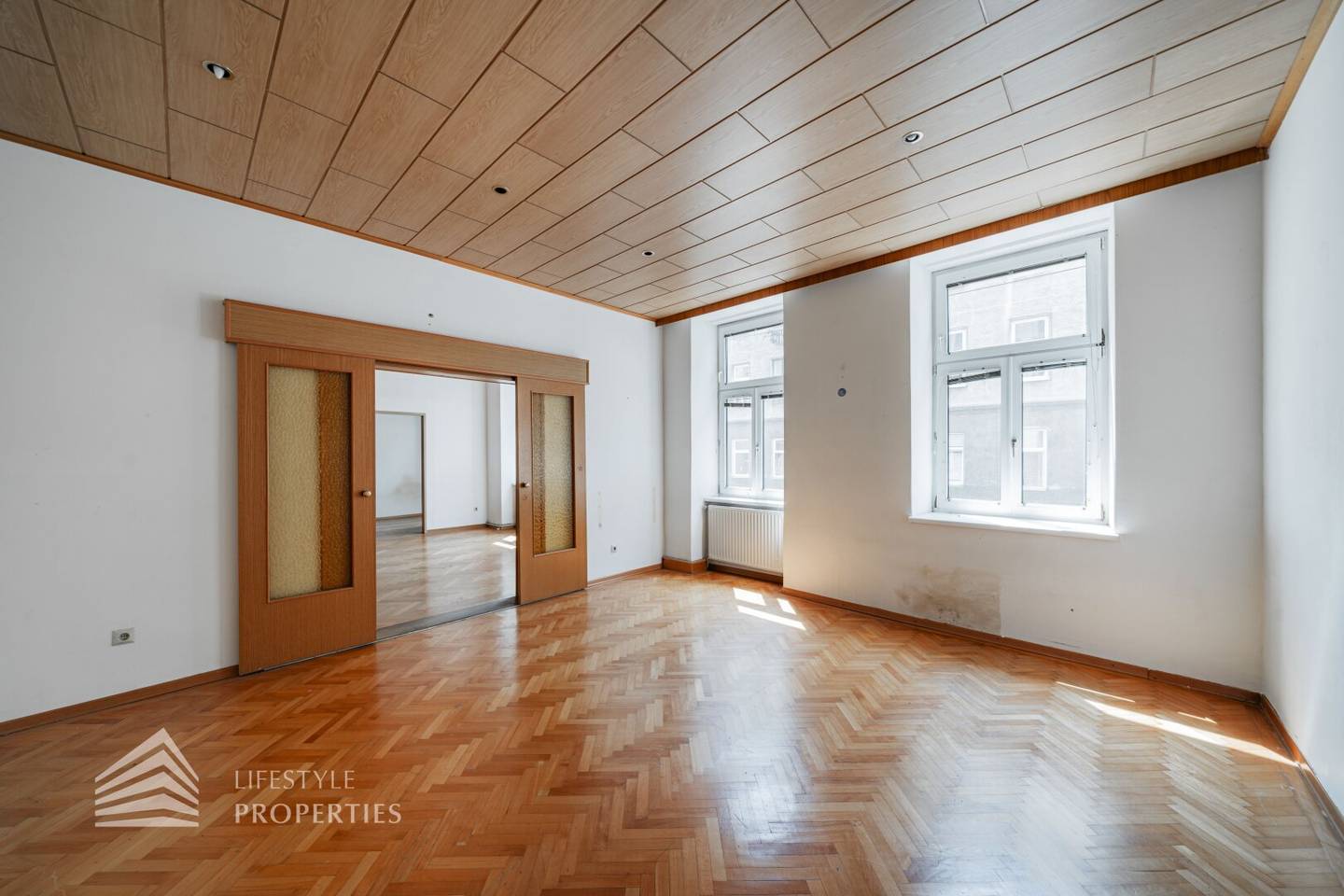 Old building apartment near Reumannplatz