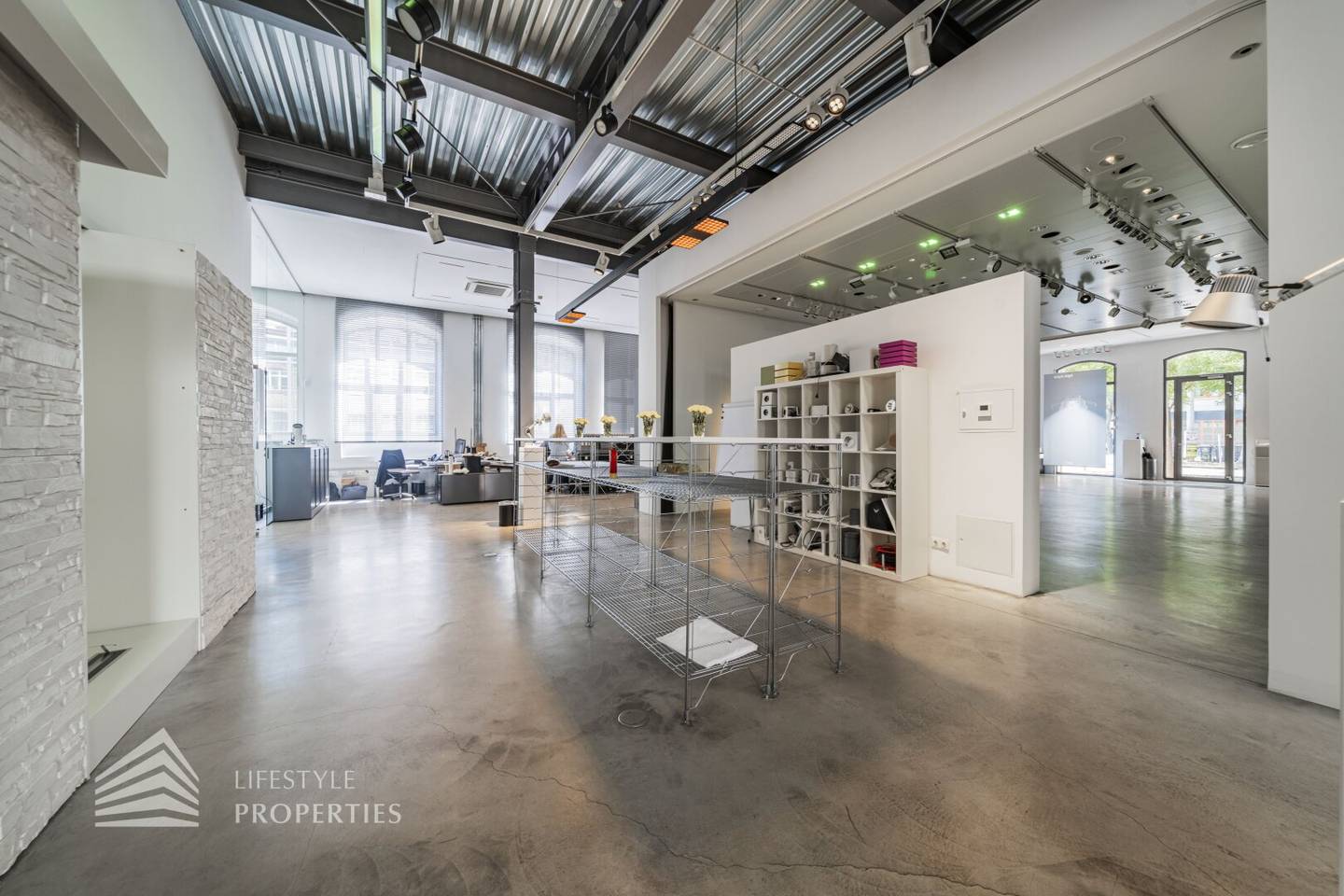 4.3% return! Indefinitely rented office space with loft character in Leopoldstadt near Donauinsel