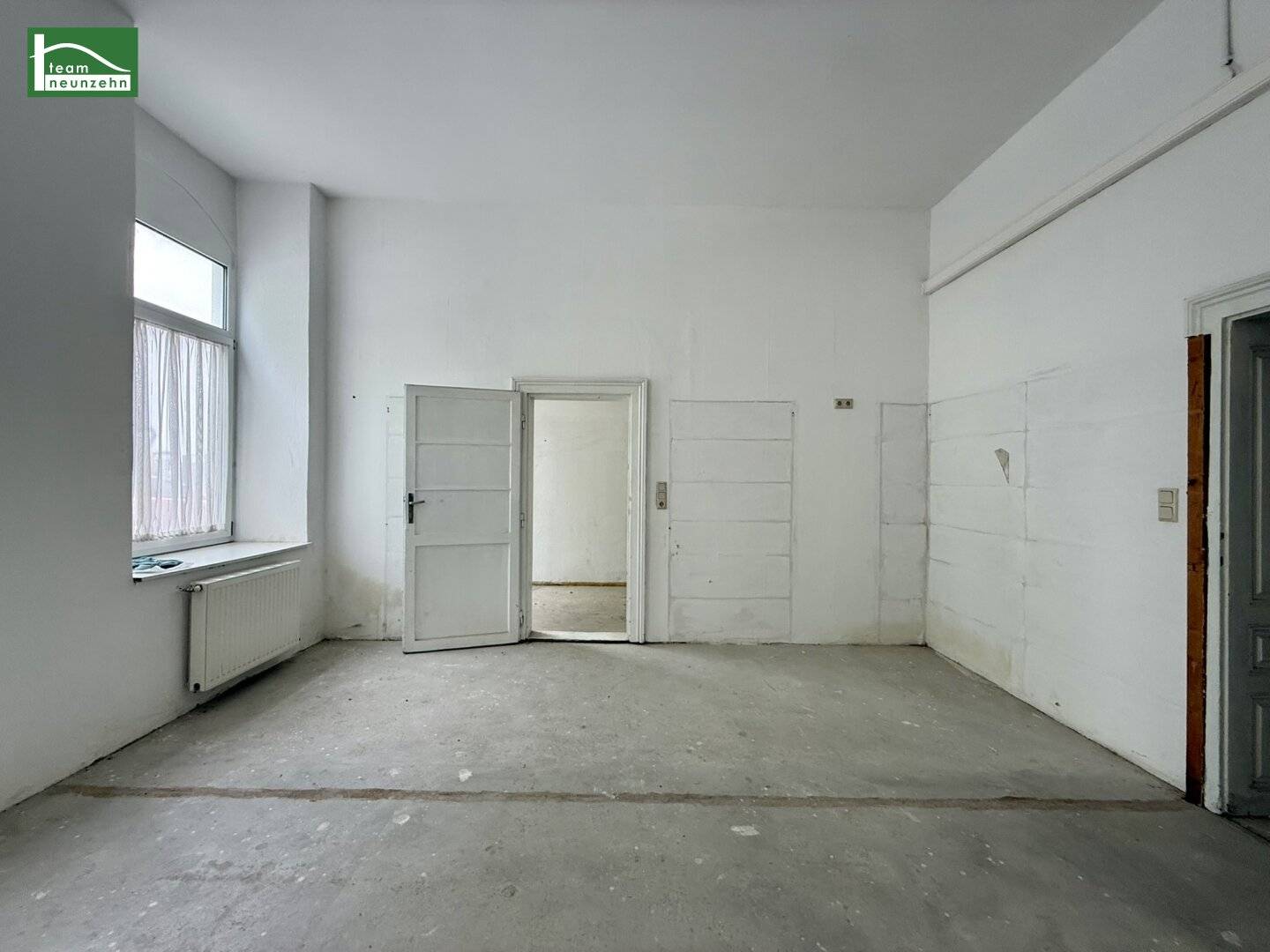Gewerbefläche mit Straßenzugang und Garage