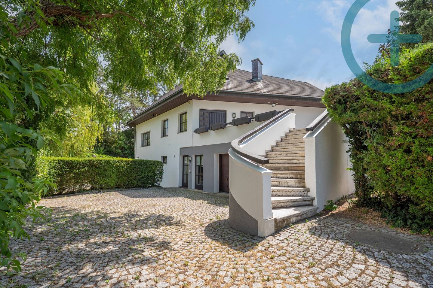 Charmantes Einfamilienhaus mit Pool und Privatsteg am See
