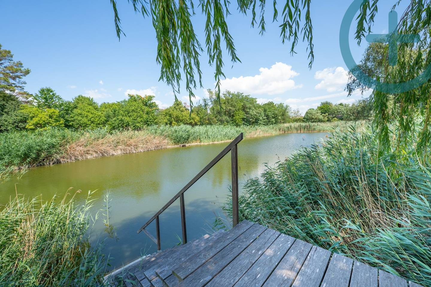 Charmantes Einfamilienhaus mit Pool und Privatsteg am See