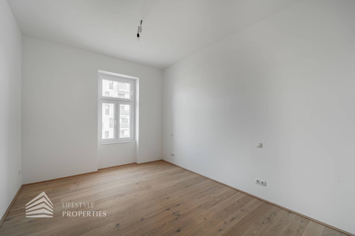 Apartment near Augarten newly renovated with built in kitchen