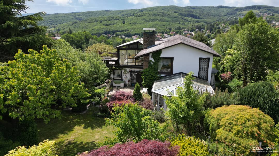 Family home with winter gardens and terraces in sunny southeast location