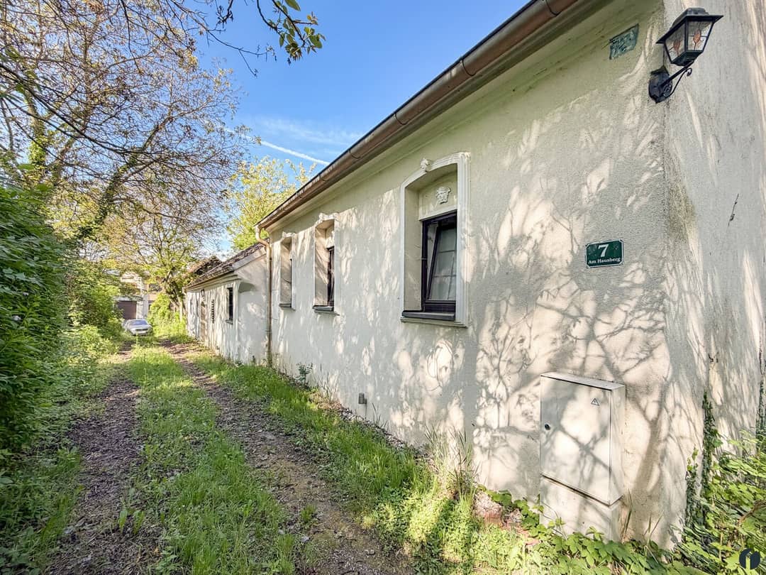 Außenansicht vom Weinkeller samt Wohnhaus