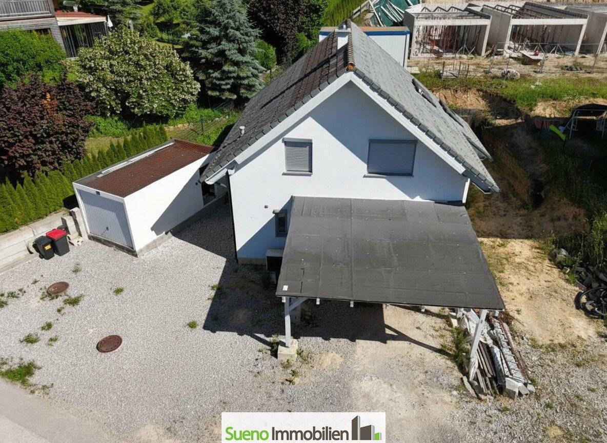 Helles Einfamilienhaus mit Garten Balkon und Garage