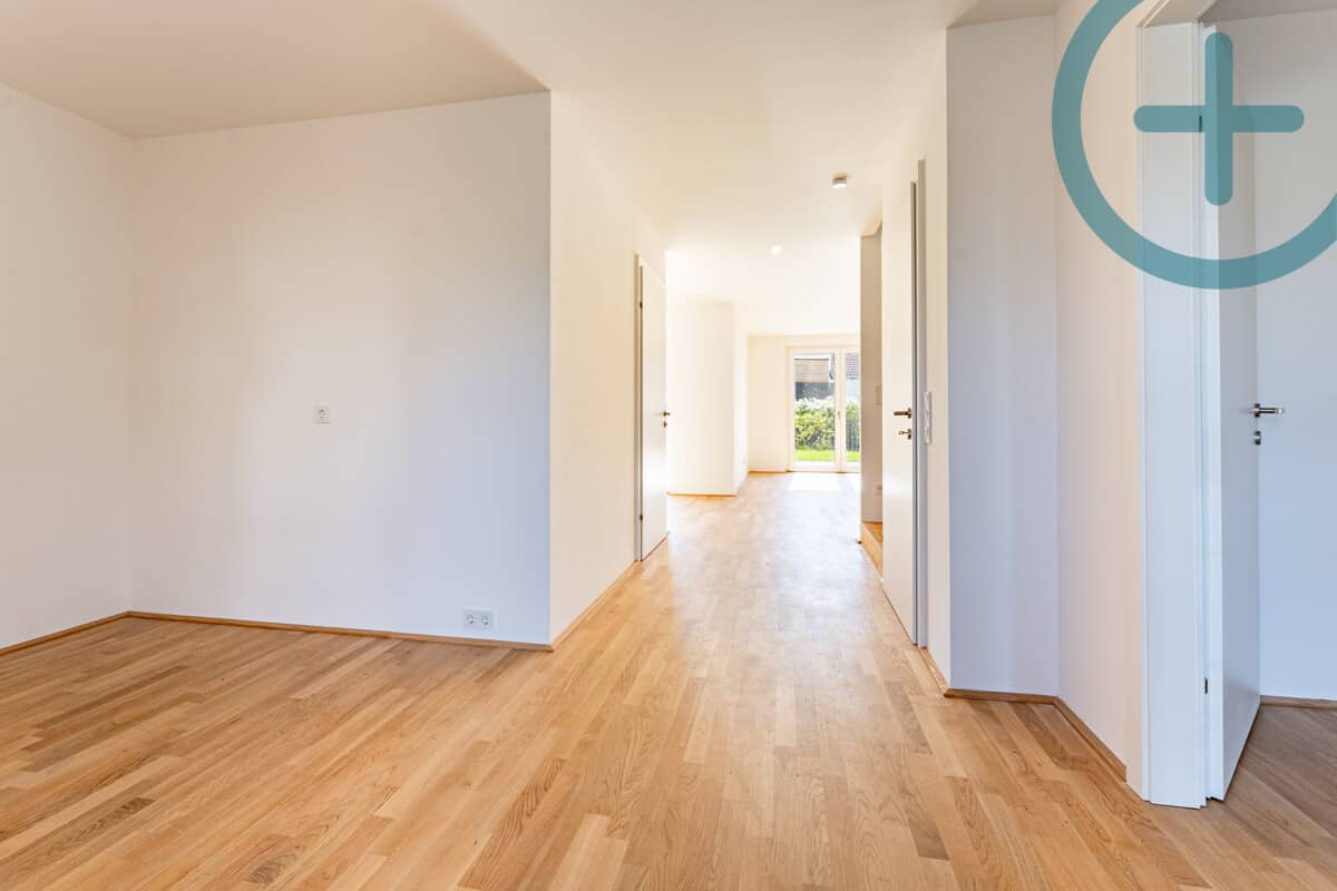 Modernes Reihenhaus mit Garten und Terrasse