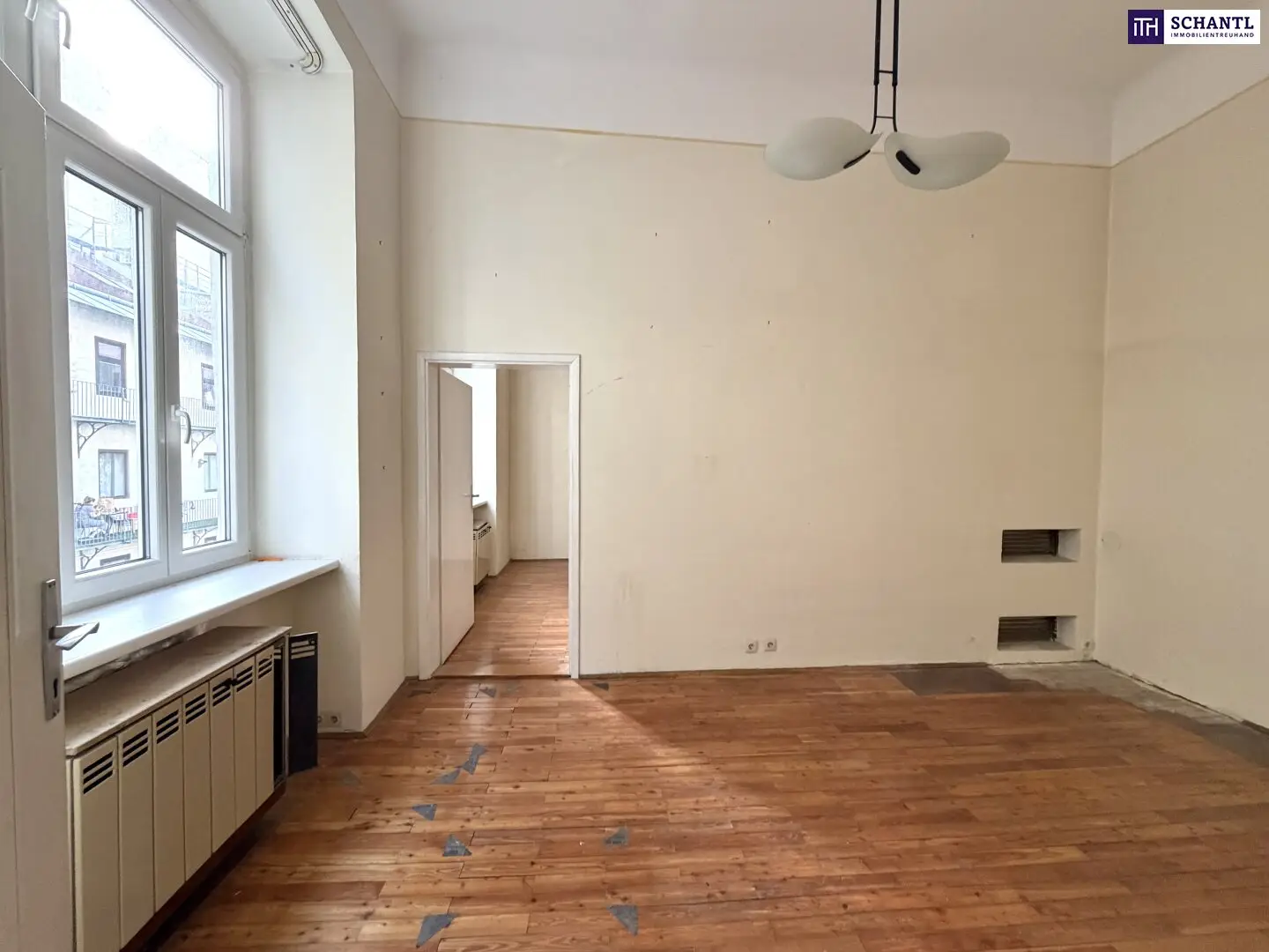Apartment in historic building with first occupancy after renovation in courtyard