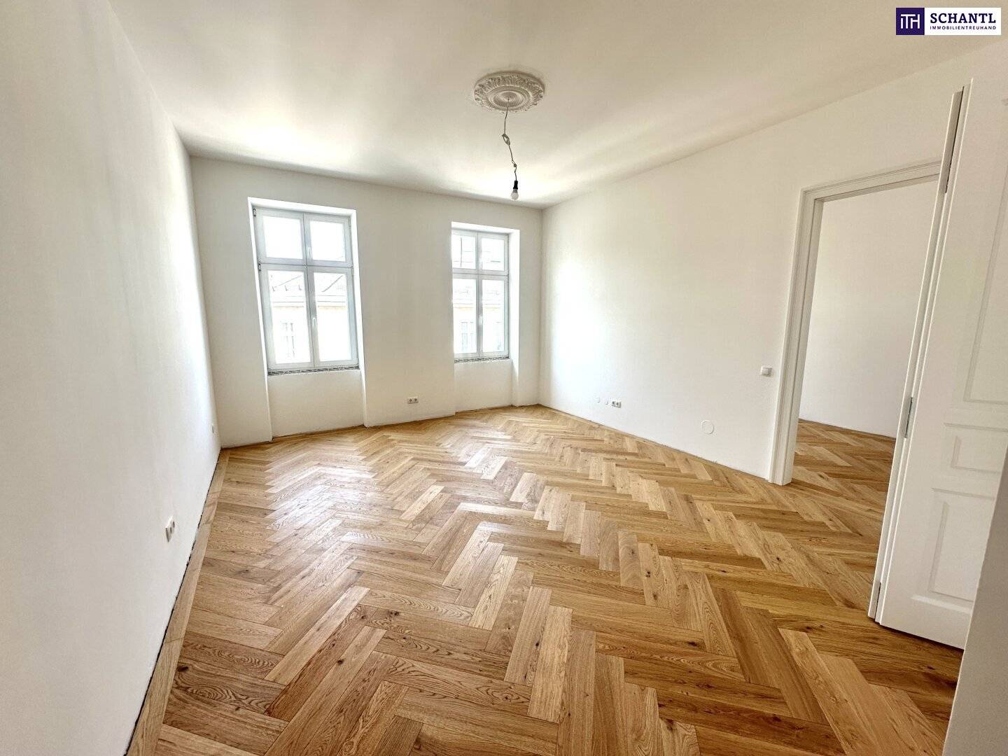 Apartment in historic building with first occupancy after renovation in courtyard