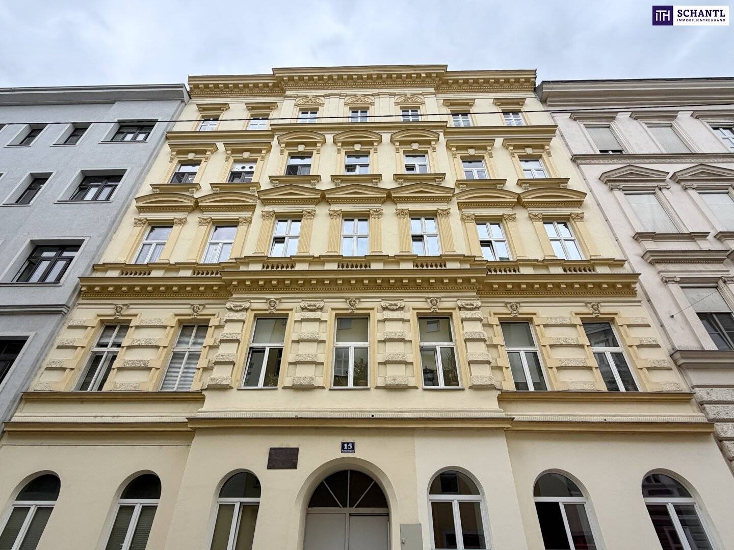 Apartment in historic building with first occupancy after renovation in courtyard