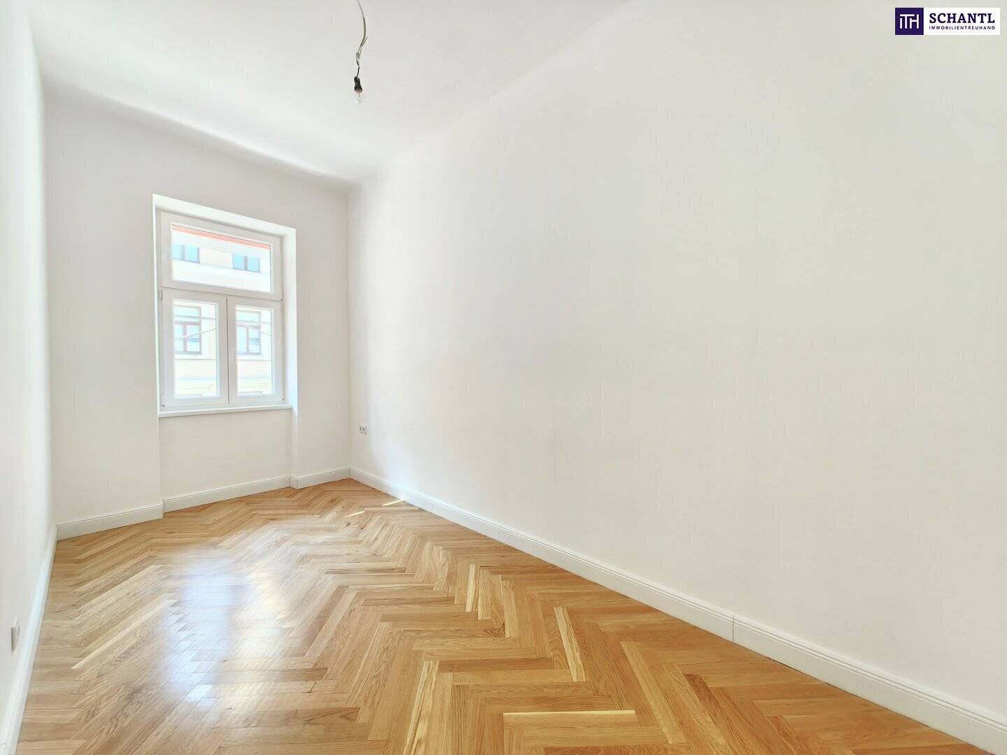 Apartment in historic building with first occupancy after renovation in courtyard