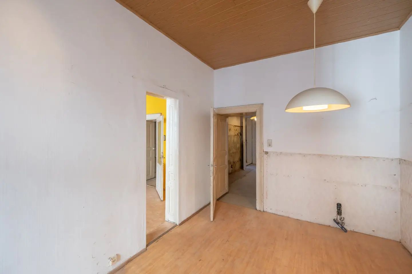 NEW in need of renovation 3 room apartment with a lot of potential