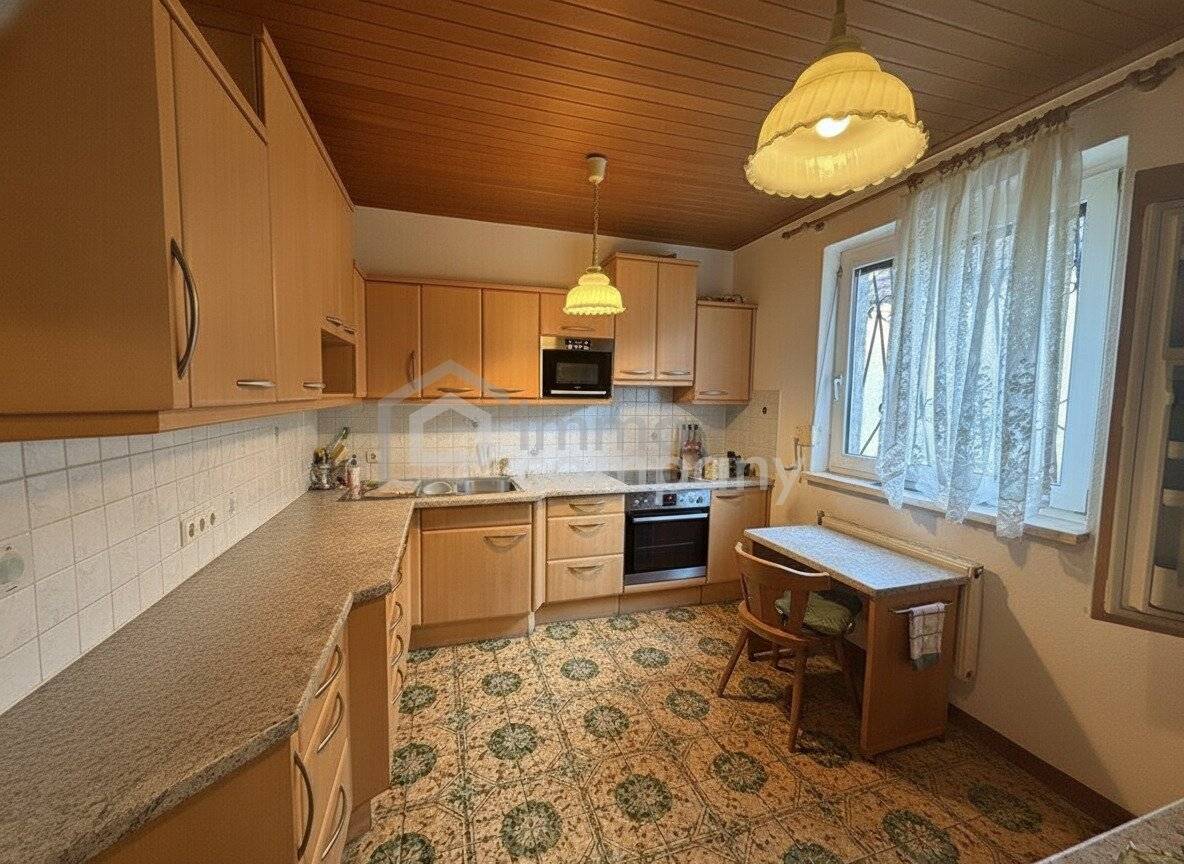 Helles Einfamilienhaus mit Garten und 7 Zimmern