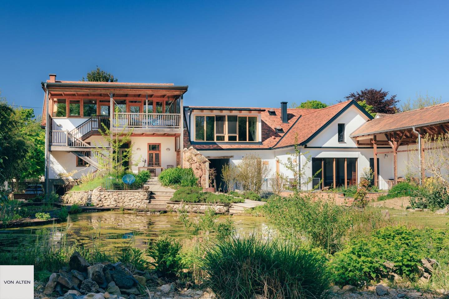 Mehrfamilienhaus mit Garten und Terrassen im historischen Ortskern
