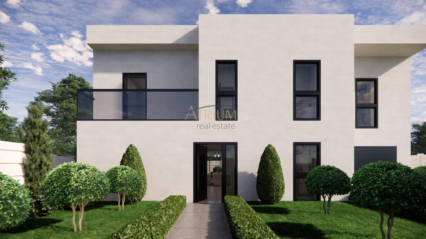 Bright Family House with Garden and Garage