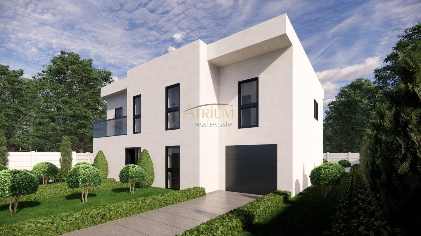 Bright Family House with Garden and Garage