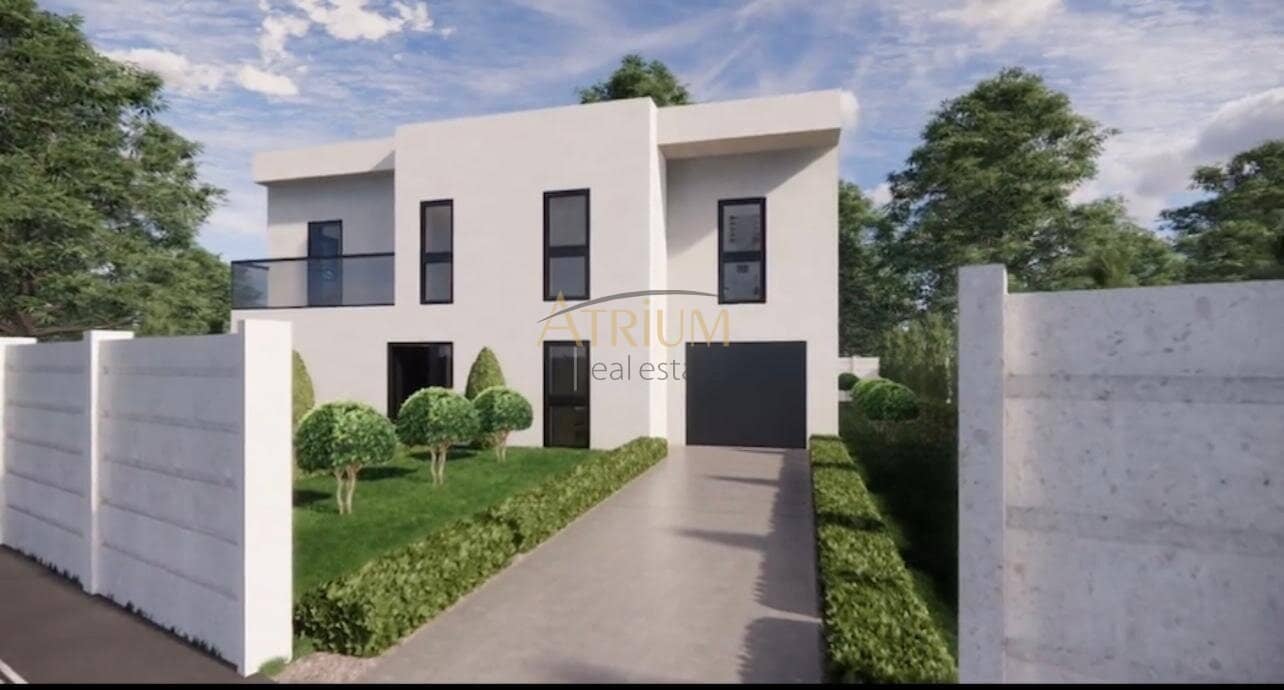 Bright Family House with Garden and Garage