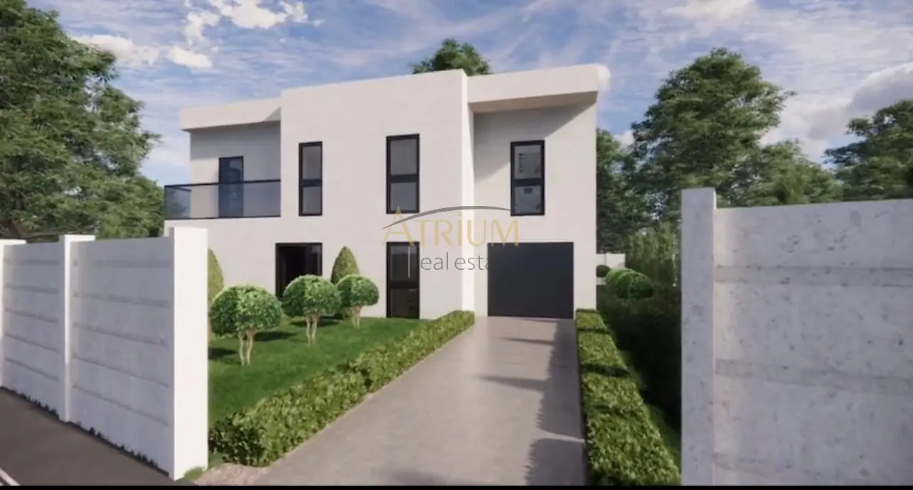 Bright Family House with Garden and Garage