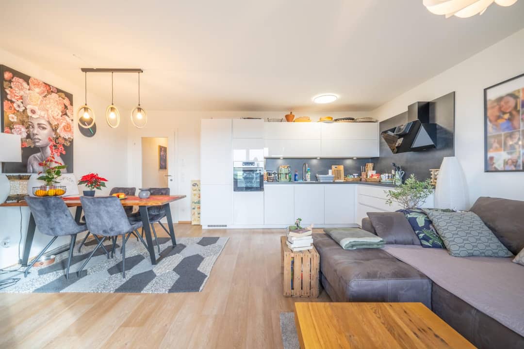 Neubau Wohnung mit Bergblick und Balkon