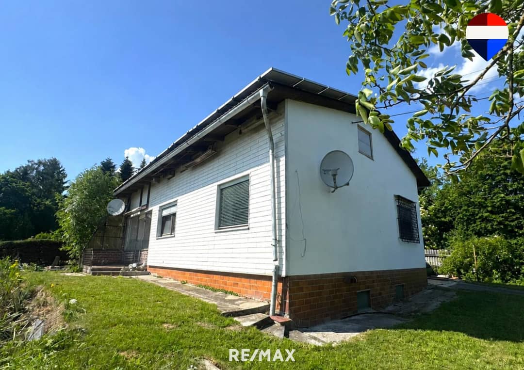 Detached house with panoramic views, large garden and garage