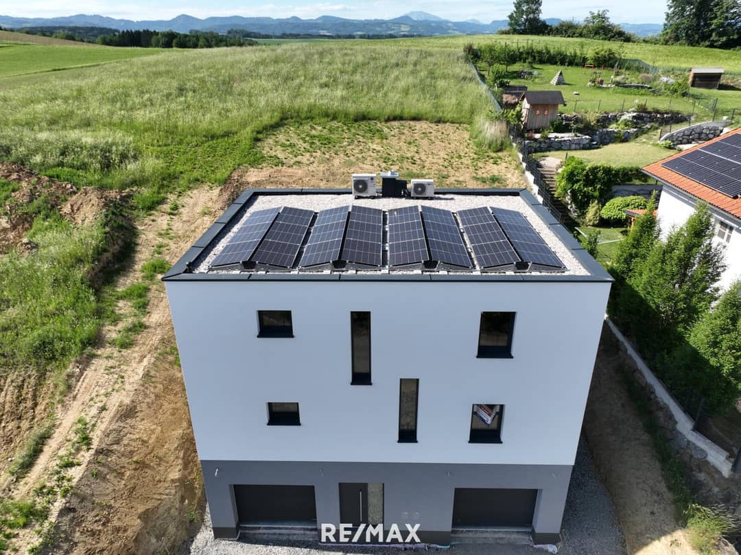 Flachdach mit Photovoltaik