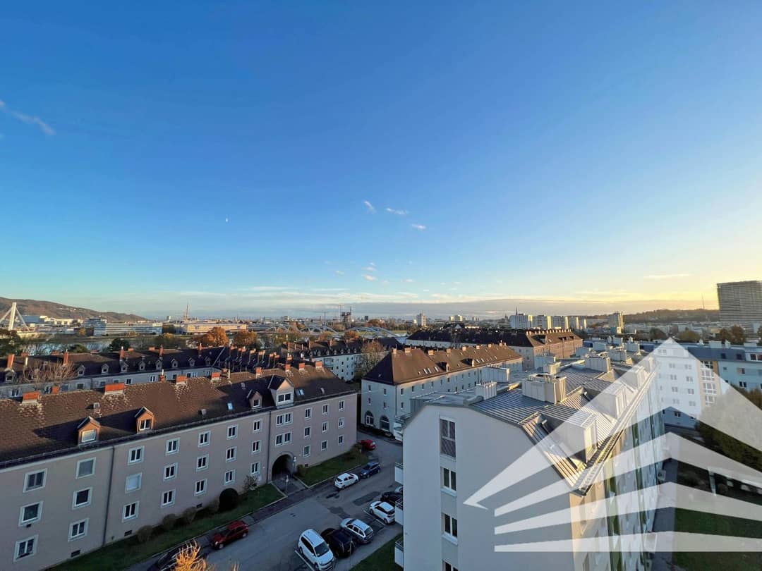 Family apartment with panoramic view Loggia and parking