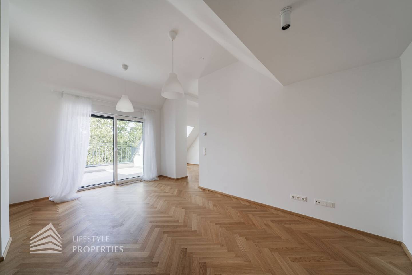 New build penthouse apartment with two terraces