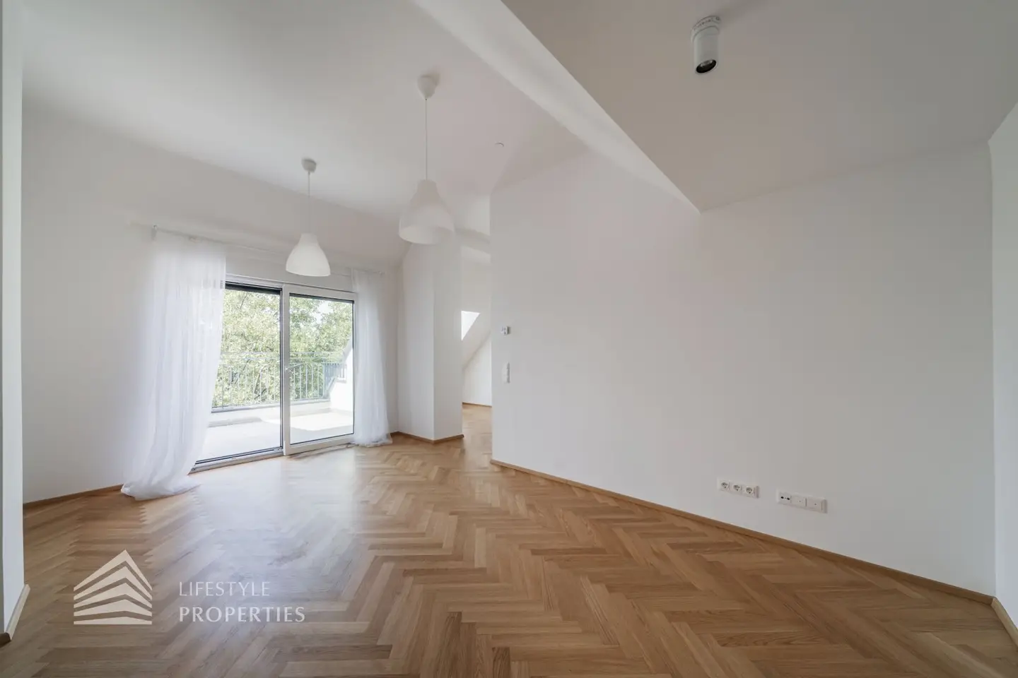 New build penthouse apartment with two terraces