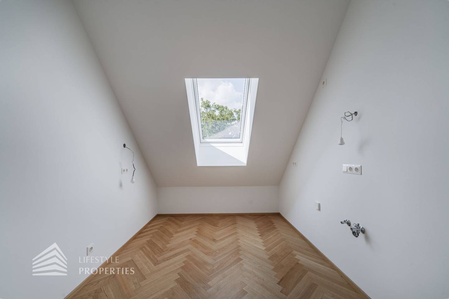 New build penthouse apartment with two terraces