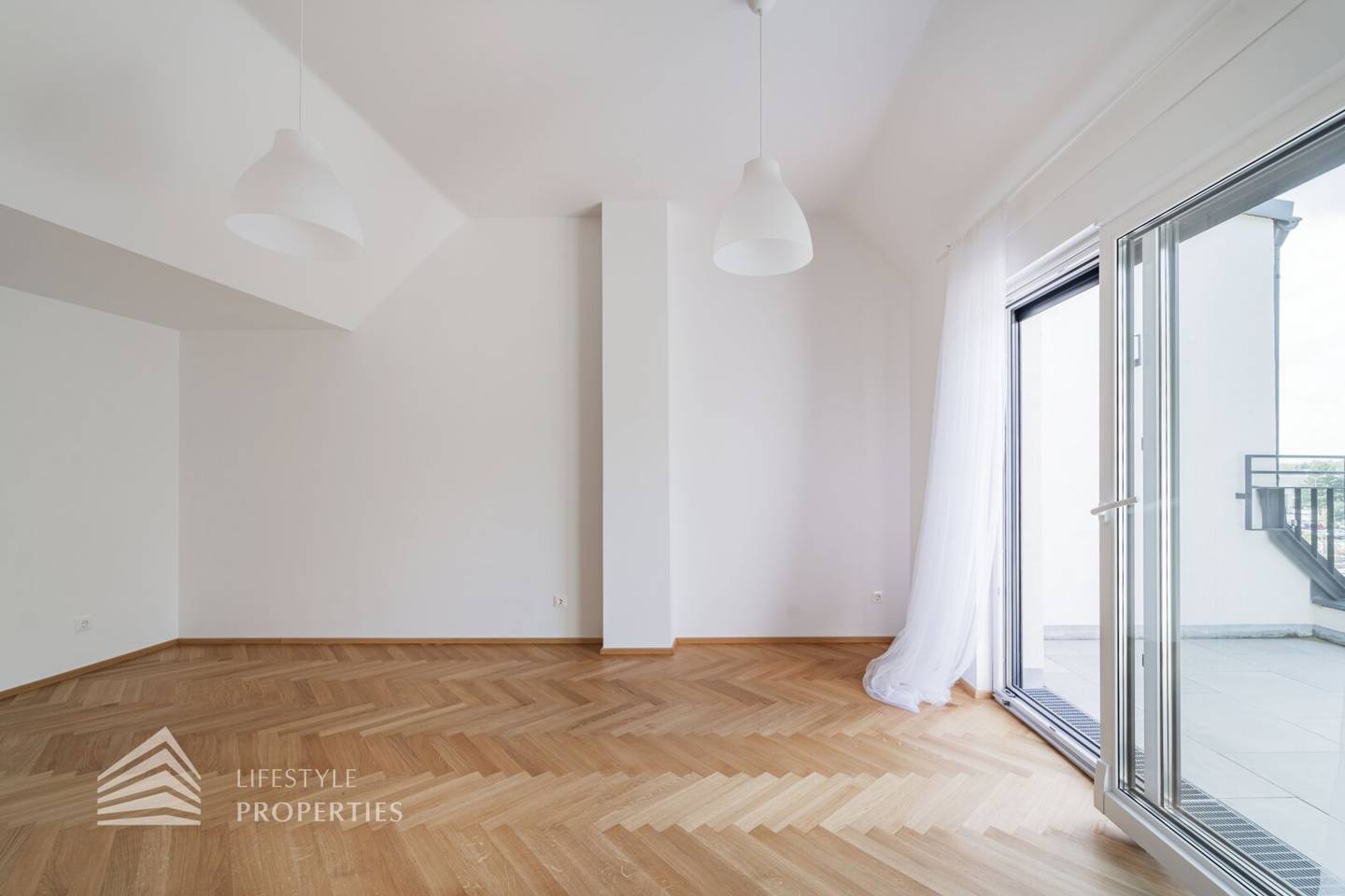 New build penthouse apartment with two terraces