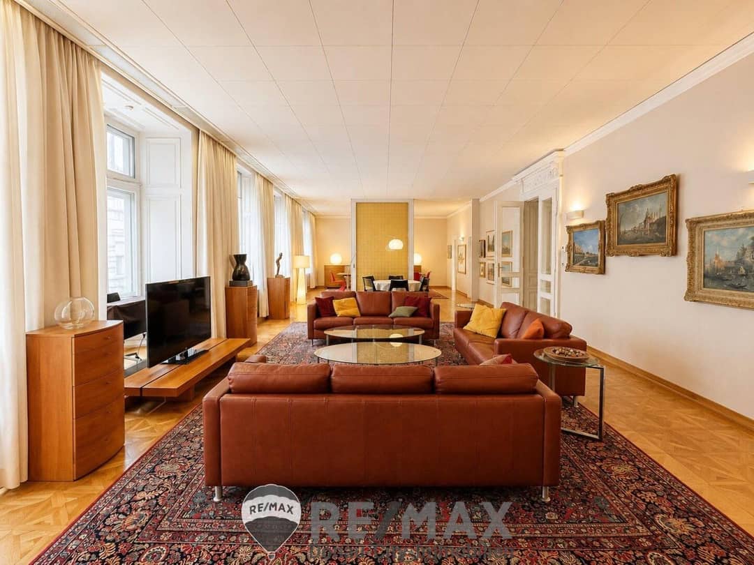 Apartment near Palais Schönburg with lift