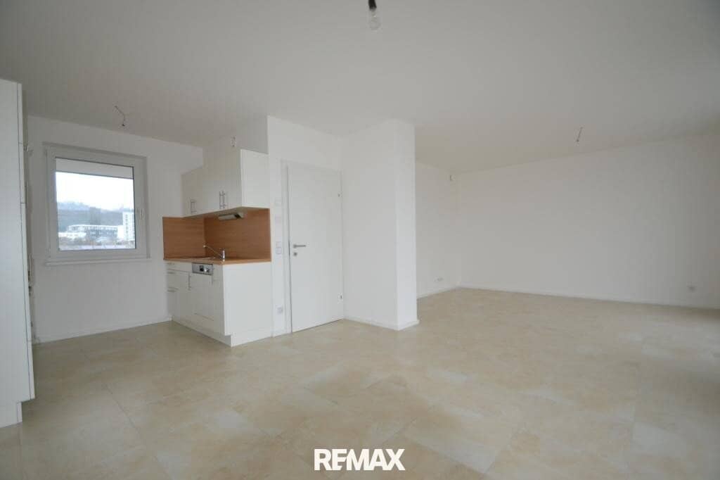 Apartment roof terrace with carport near station
