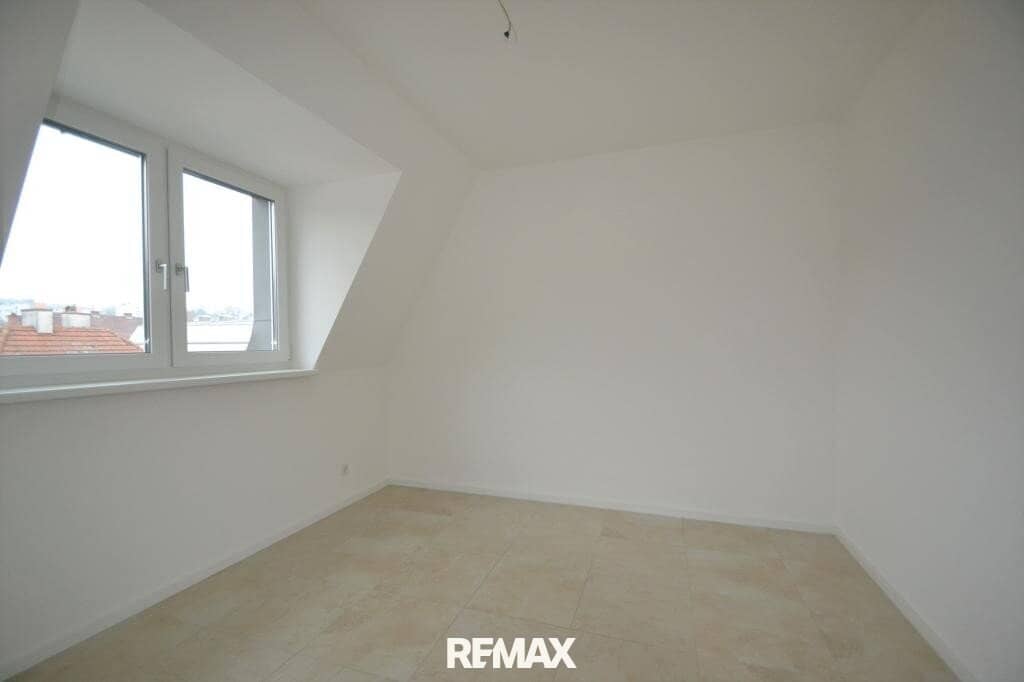 Apartment roof terrace with carport near station