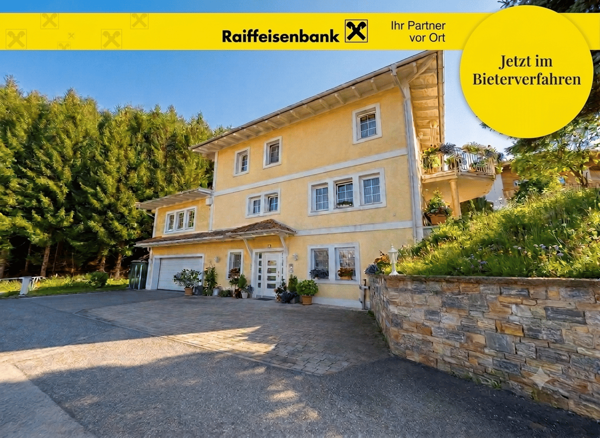 Single family home with garden and pool in quiet forest edge location