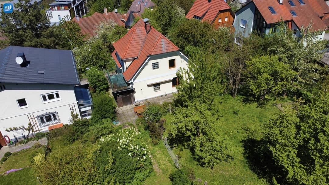 Townhouse with Terrace Balcony and Garden in Central Location