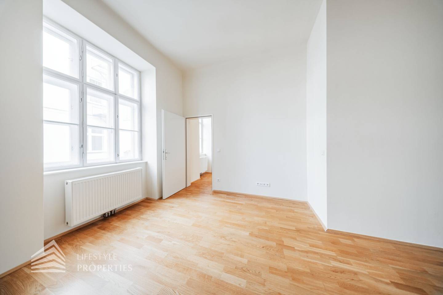 Helle Altbauwohnung mit loftartiger Wohnküche und Balkon in Wien Landstraße