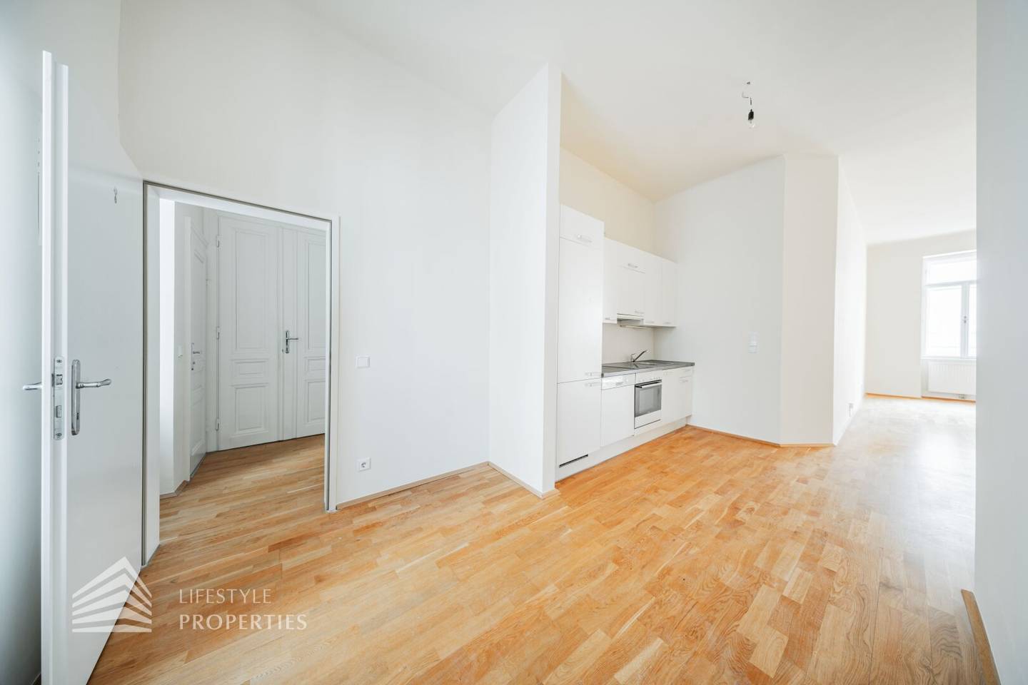 Helle Altbauwohnung mit loftartiger Wohnküche und Balkon in Wien Landstraße