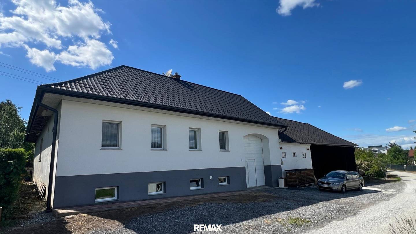 Renoviertes Haus mit Innenhof und Photovoltaik