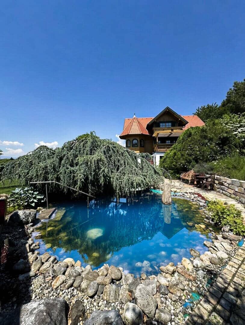 Geräumiges Chalet mit Pool Sauna und Garage in ruhiger Höhenlage