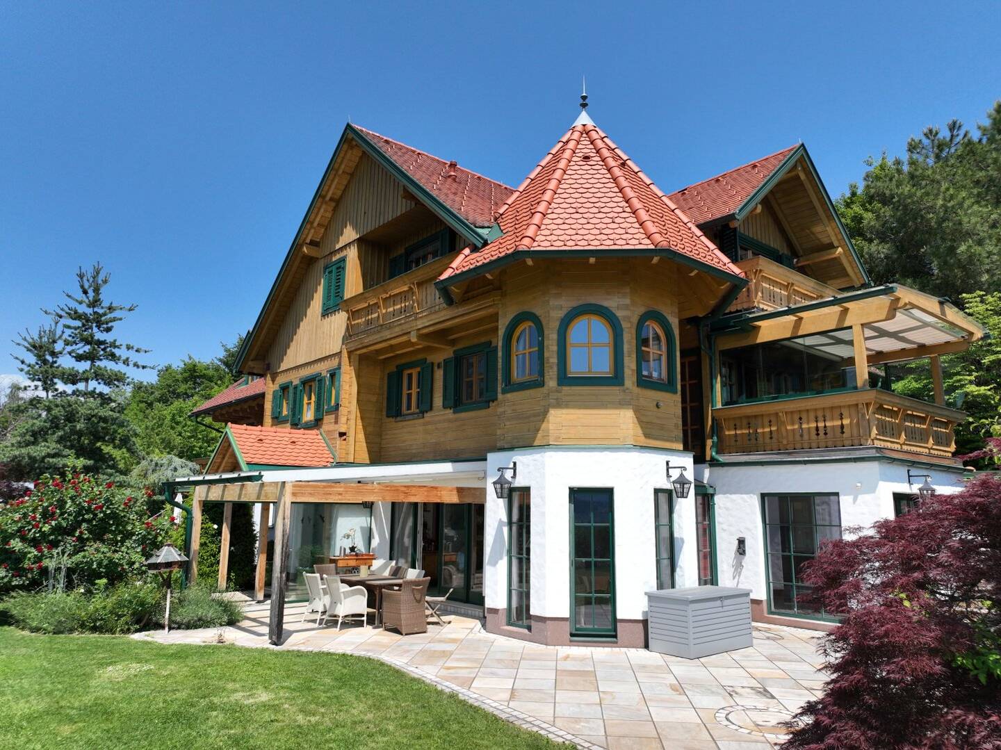 Chalet mit Pool Sauna und zwei Wohneinheiten auf 3928 m²