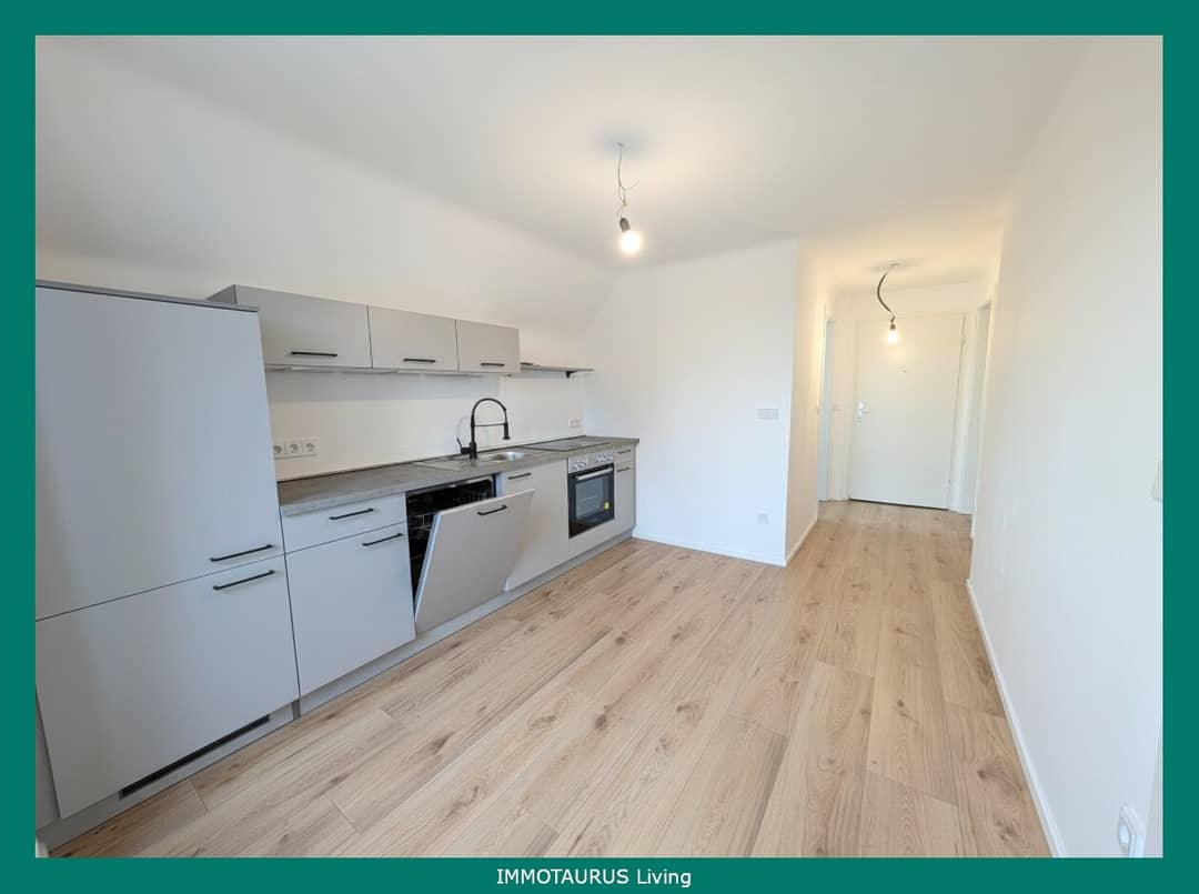 Nearly new top floor apartment with first occupancy