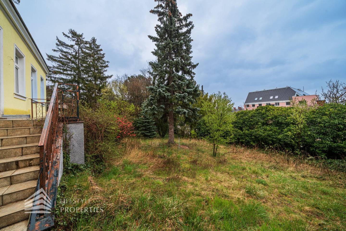 Dream property with submitted plans for a multi-family house near Baumgartner-Casino-Park