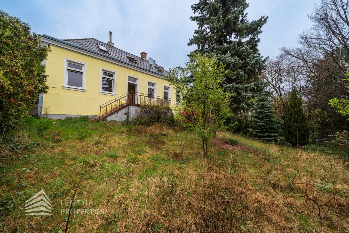 Dream property with submitted plans for a multi-family house near Baumgartner-Casino-Park