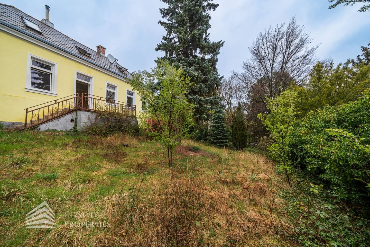 Dream property with submitted plans for a multi-family house near Baumgartner-Casino-Park