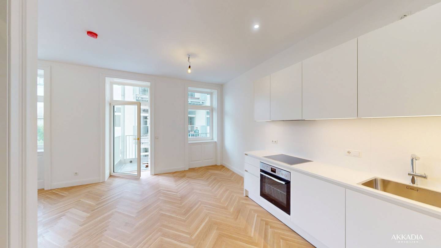 Wohnung Altbau mit offener Wohnküche Balkon