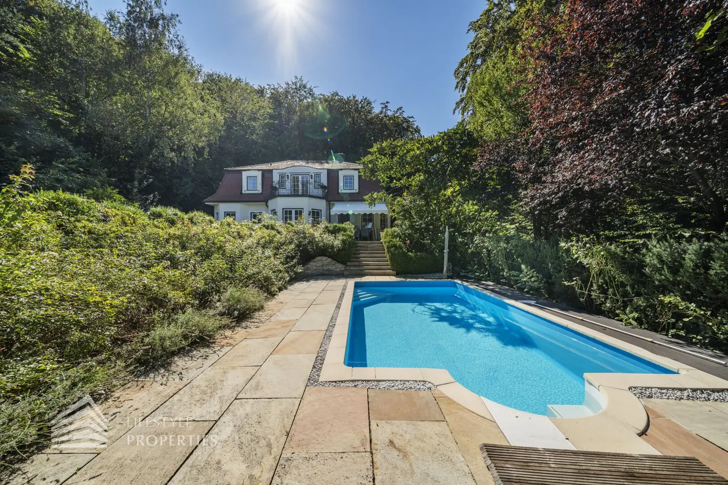 Beautiful villa with pool and expansive grounds near Pressbaum