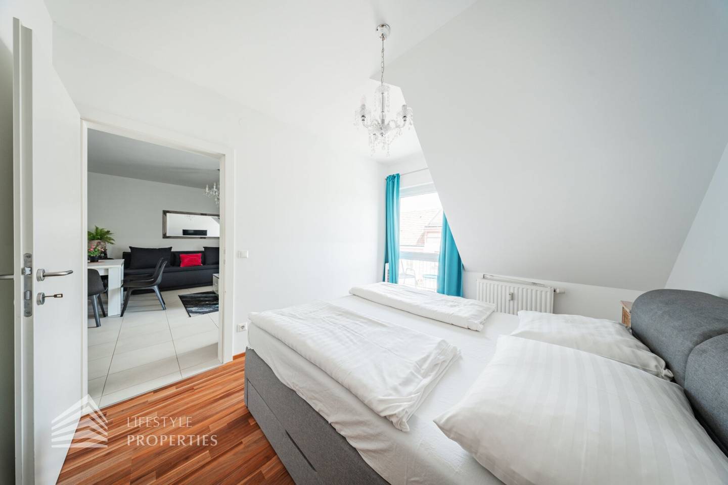 Apartmenthaus mit 16 Apartments, 21 Stellplätze und 2 Geschäftslokalen, Nähe Flughafen Wien