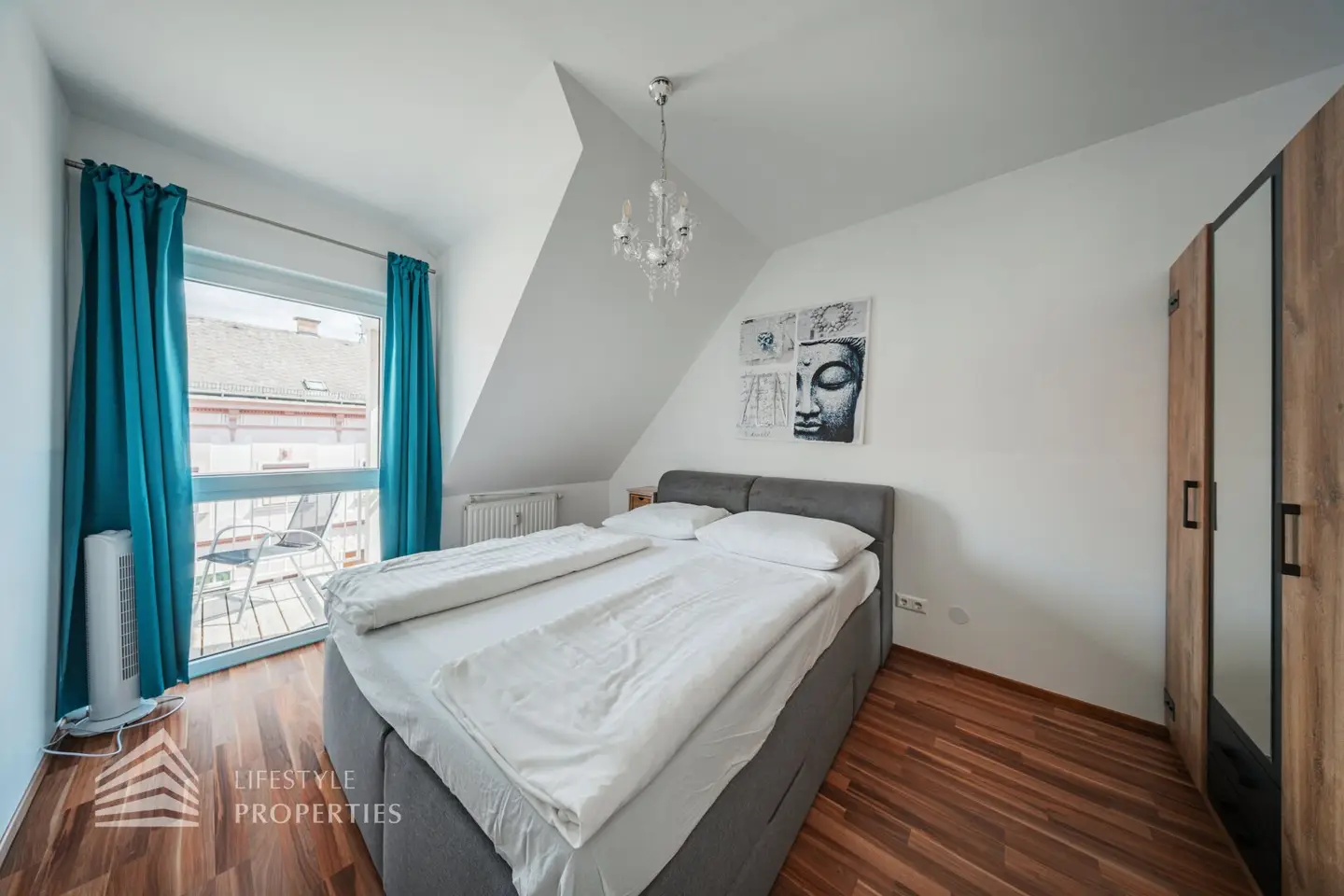 Apartment building with 16 apartments, 21 parking spaces and 2 commercial premises, near Vienna Airport