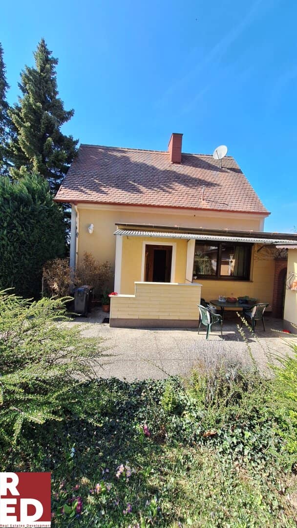 Single family home with garden and garage at the forest edge