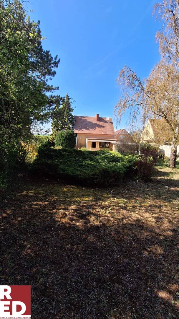Single family home with garden and garage at the forest edge