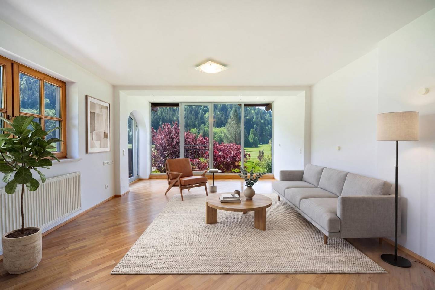 Lichtdurchflutete Wohnung mit Grünblick und Balkon